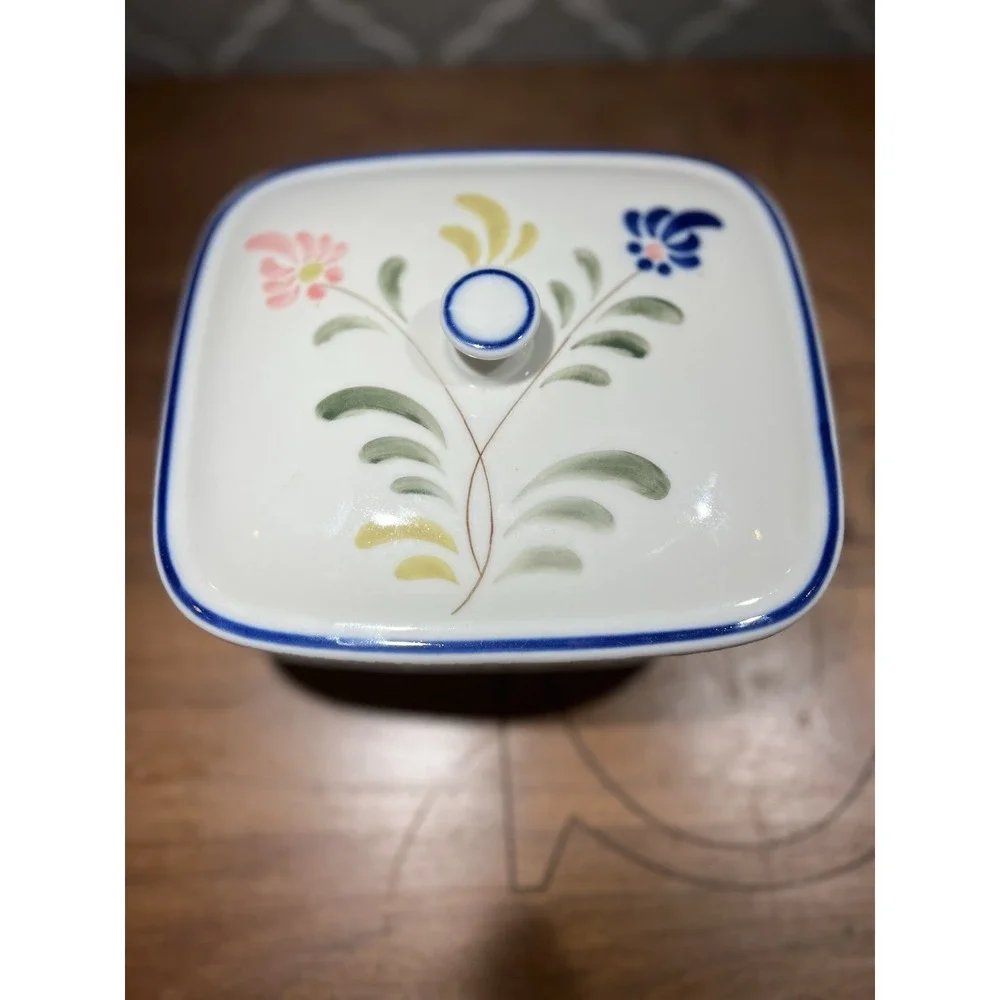 Viana Do Castelo Portugal Floral Lidded Casserole Baker‎ • 317-768 Signed